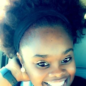 Meet your Posher, Mia